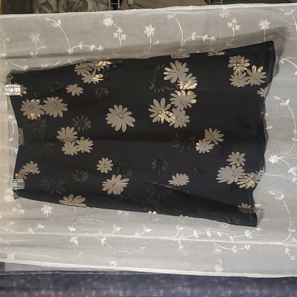 Liz Claiborne Dresses & Skirts - Liz Claiborne womens black size 6 skirt